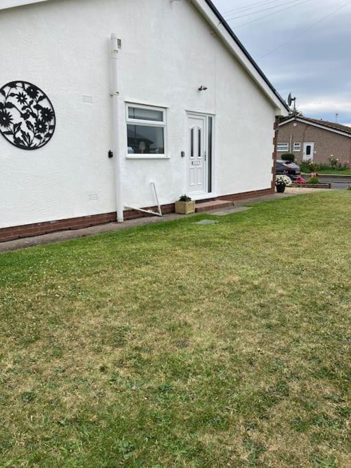 17 Cheerful 2 Bed Bungalow, Hot Tub/Gym/Pool Table Villa Prestatyn Exterior photo